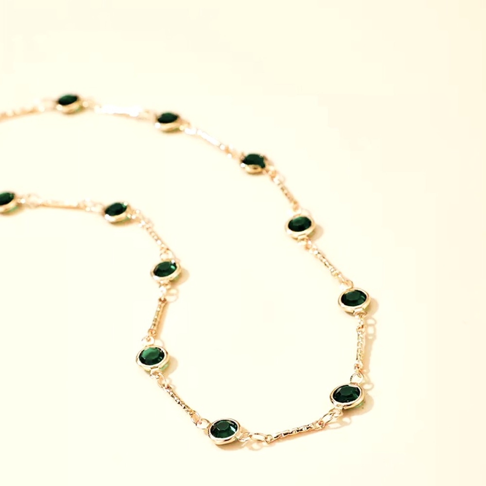 ✨✨✨Green Gold Bezel Choker ✨✨✨ - Picture 3 of 5